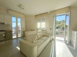 SANREMO - Ampio bilocale totalmente ristrutturato vista mare - VENDUTO IN COLLABORAZIONE