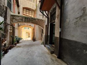 IMPERIA - Laboratorio/Negozio/Magazzino 30 mq - VENDITA