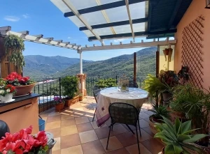 VILLE SAN SEBASTIANO - Appartamento in casa di paese con terrazzi - VENDITA